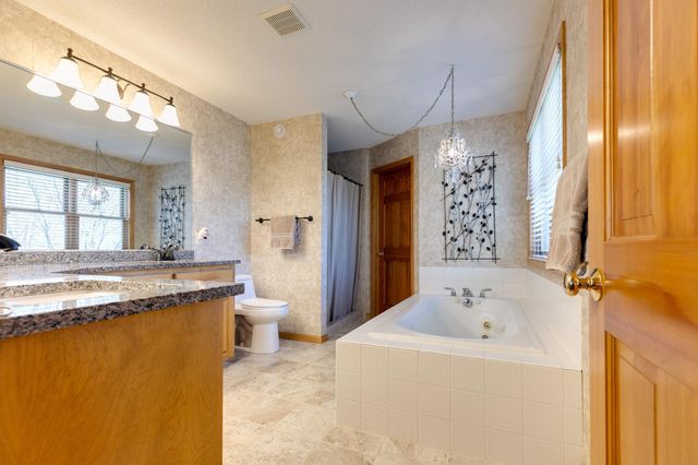 7568 Walnut Curve, Chanhassen, MN 55317