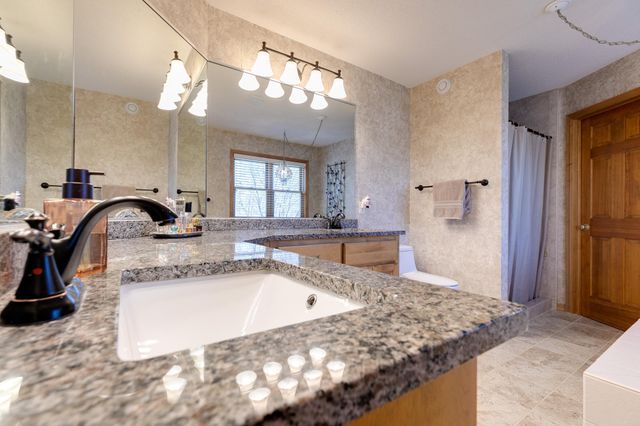 7568 Walnut Curve, Chanhassen, MN 55317