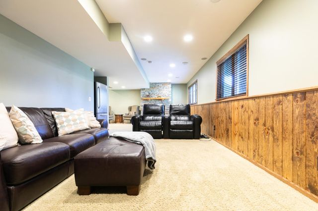 7568 Walnut Curve, Chanhassen, MN 55317