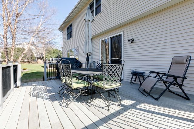 7568 Walnut Curve, Chanhassen, MN 55317