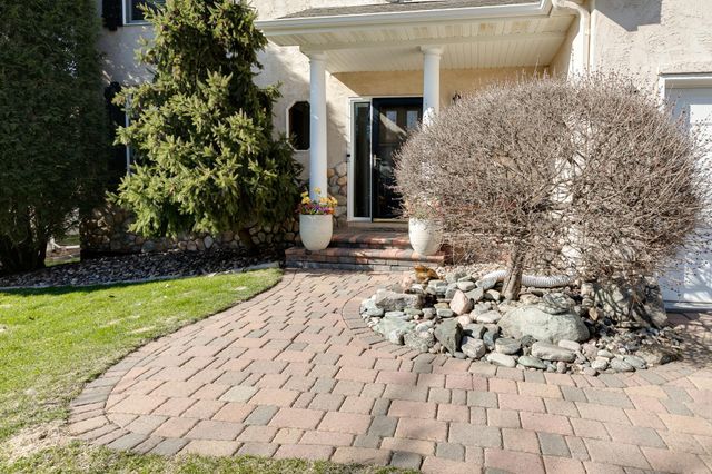 7568 Walnut Curve, Chanhassen, MN 55317