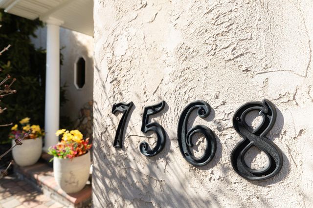 7568 Walnut Curve, Chanhassen, MN 55317