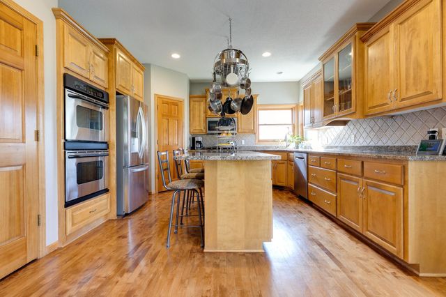 7568 Walnut Curve, Chanhassen, MN 55317