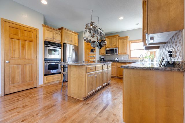 7568 Walnut Curve, Chanhassen, MN 55317