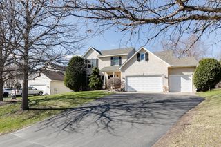 7568 Walnut Curve, Chanhassen, MN 55317