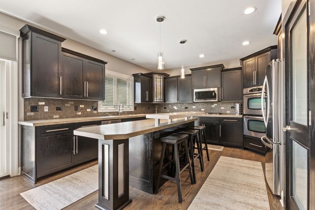 2104 Westover Road, North Aurora, IL 60542