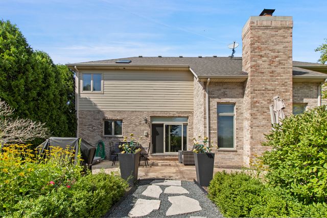 2104 Westover Road, North Aurora, IL 60542