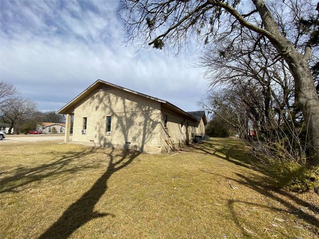 1213 S Medora Street, Terrell, TX 75160