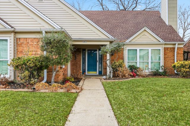 1311 Robincreek Cove, Lewisville, TX 75067