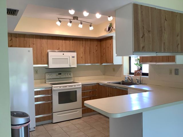 458 SW 29th Avenue, Delray Beach, FL 33445