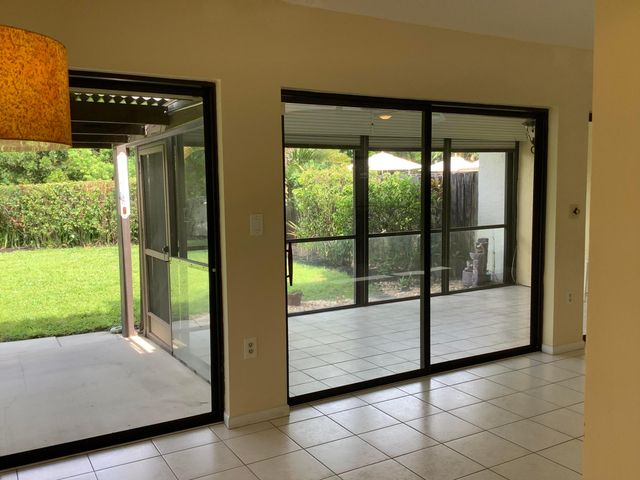 458 SW 29th Avenue, Delray Beach, FL 33445