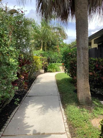 458 SW 29th Avenue, Delray Beach, FL 33445