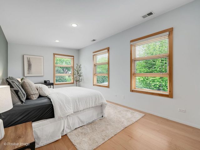 4557 Woodland Avenue, Western Springs, IL 60558
