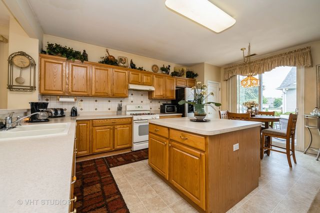12140 HIDEAWAY Drive, Huntley, IL 60142