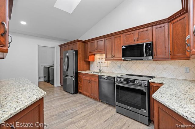 7332 Meadowridge Circle, West Bloomfield, MI 48322