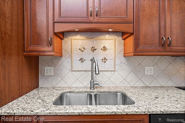 7332 Meadowridge Circle, West Bloomfield, MI 48322