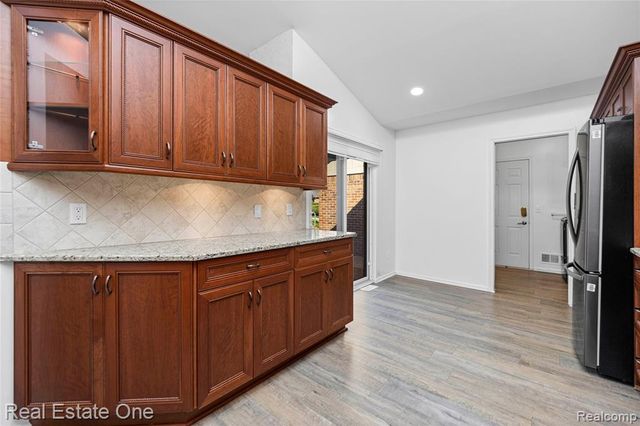 7332 Meadowridge Circle, West Bloomfield, MI 48322