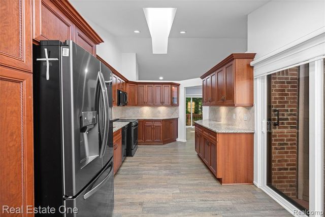 7332 Meadowridge Circle, West Bloomfield, MI 48322