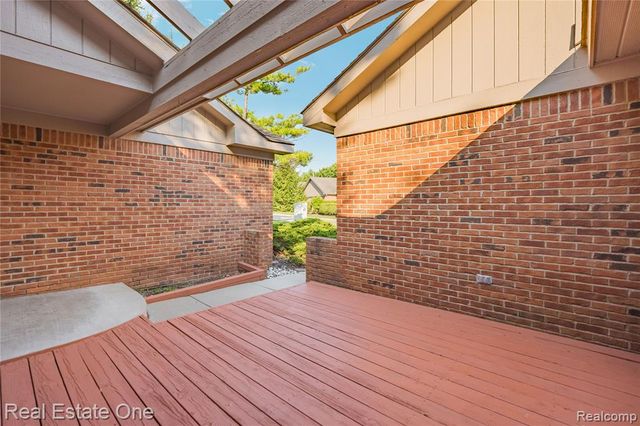 7332 Meadowridge Circle, West Bloomfield, MI 48322