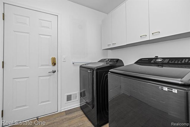 7332 Meadowridge Circle, West Bloomfield, MI 48322