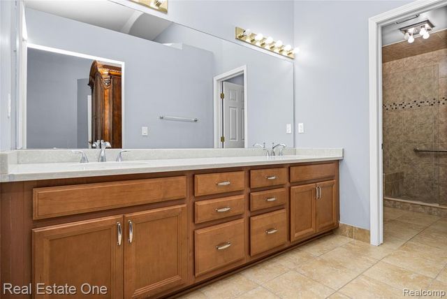 7332 Meadowridge Circle, West Bloomfield, MI 48322