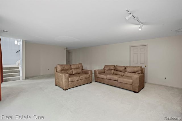 7332 Meadowridge Circle, West Bloomfield, MI 48322