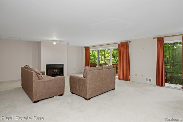 7332 Meadowridge Circle, West Bloomfield, MI 48322
