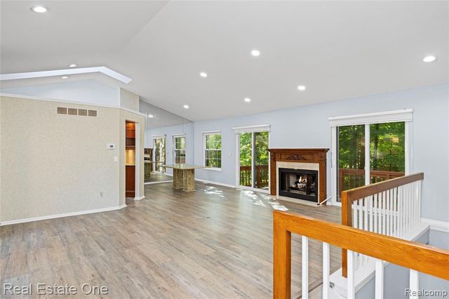 7332 Meadowridge Circle, West Bloomfield, MI 48322
