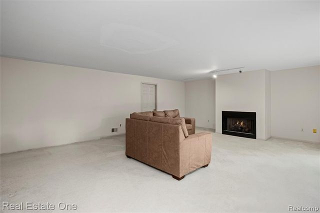 7332 Meadowridge Circle, West Bloomfield, MI 48322