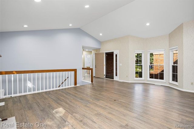 7332 Meadowridge Circle, West Bloomfield, MI 48322