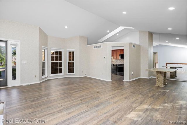 7332 Meadowridge Circle, West Bloomfield, MI 48322