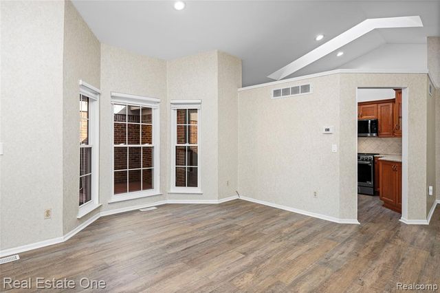 7332 Meadowridge Circle, West Bloomfield, MI 48322