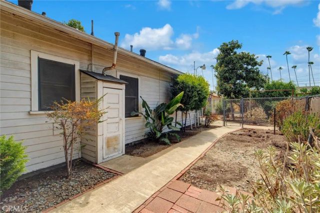1005 N Alameda, Azusa, CA 91702