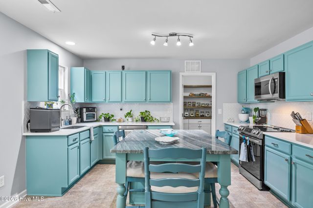 215 Chalet Road, Holly Ridge, NC 28445