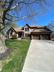 2320 W 162nd Terrace, Stilwell, KS 66085