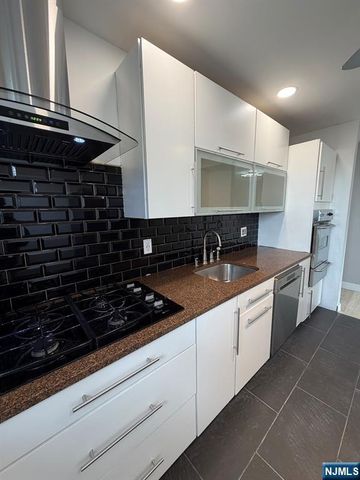 157 Cottage Place 2, Fairview, NJ 07022