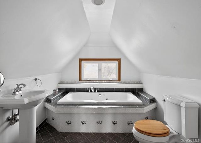 64 WATCHOGUE Road, Staten Island, NY 10314