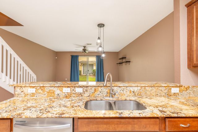 7782 Paddock Place, Davie, FL 33328