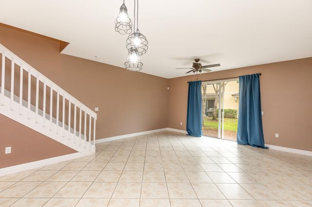 7782 Paddock Place, Davie, FL 33328