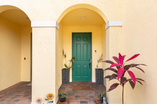 7782 Paddock Place, Davie, FL 33328