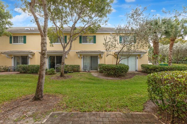 7782 Paddock Place, Davie, FL 33328