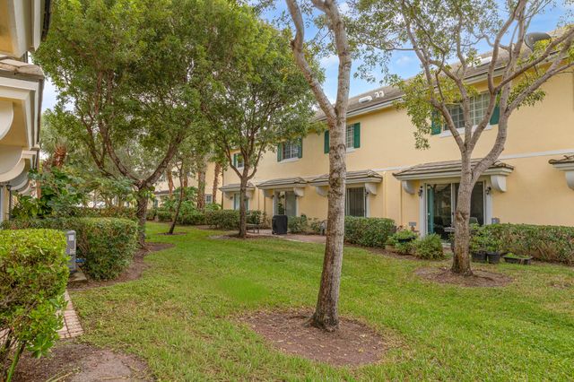 7782 Paddock Place, Davie, FL 33328