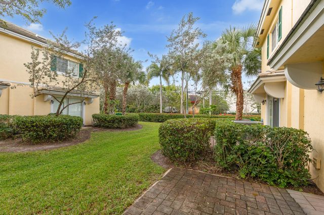 7782 Paddock Place, Davie, FL 33328