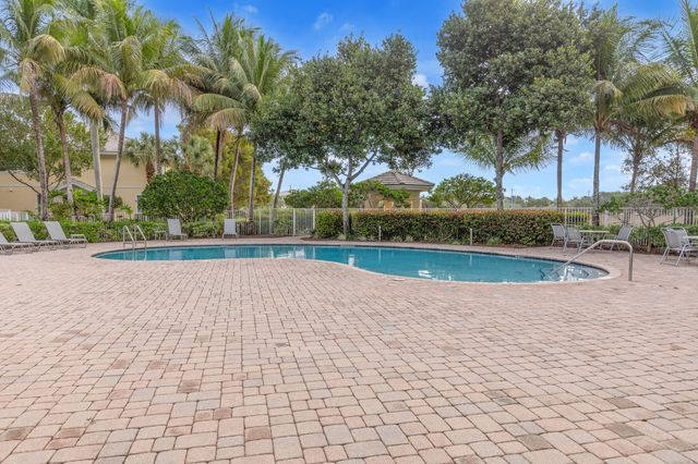 7782 Paddock Place, Davie, FL 33328