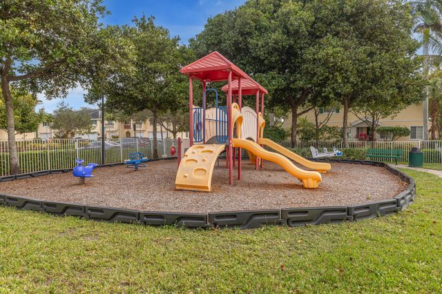 7782 Paddock Place, Davie, FL 33328