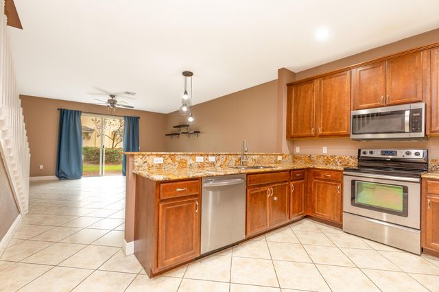 7782 Paddock Place, Davie, FL 33328