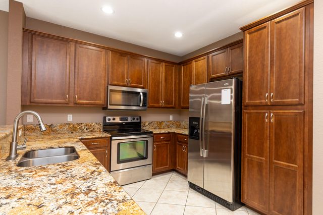 7782 Paddock Place, Davie, FL 33328