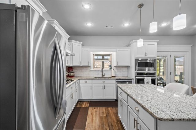 880 Bob Glen Circle, Centerton, AR 72719