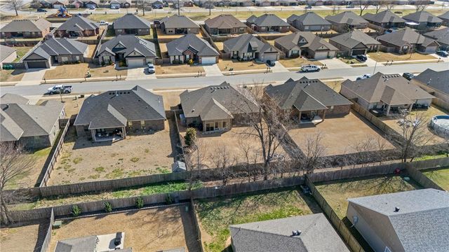 880 Bob Glen Circle, Centerton, AR 72719