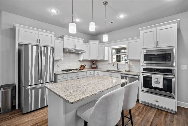 880 Bob Glen Circle, Centerton, AR 72719